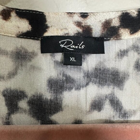 Rails Fable Blurred Cheetah Chiffon V-Neck Top Size XL Blouse Flowy Sleeves - Picture 6 of 12